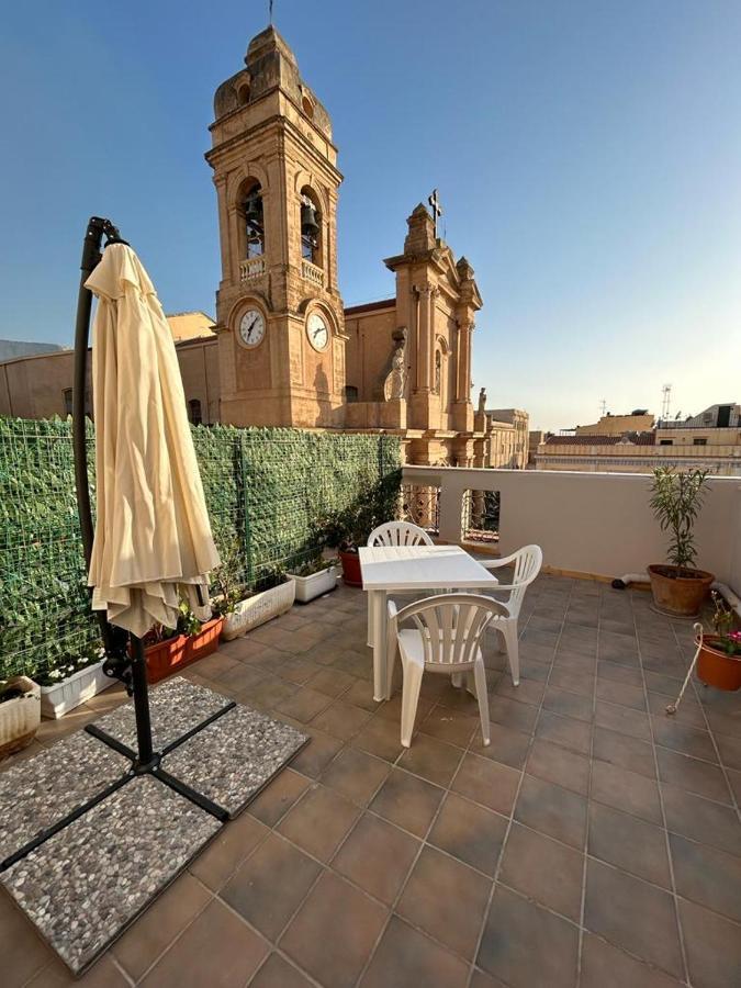 La Casa In Piazza Terrasini Exterior foto